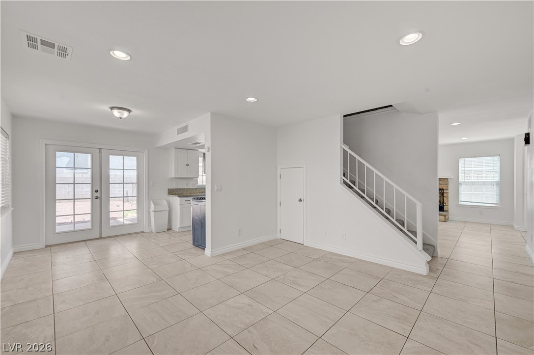 6348 Copperfield Avenue Property Photo 9