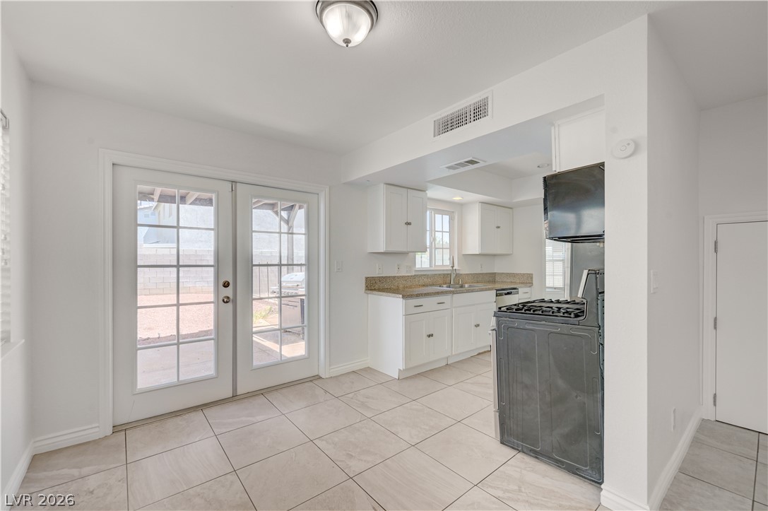 6348 Copperfield Avenue Property Photo 13
