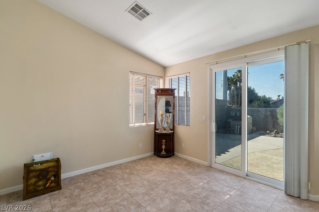 1076 Coral Desert Drive Property Photo 12