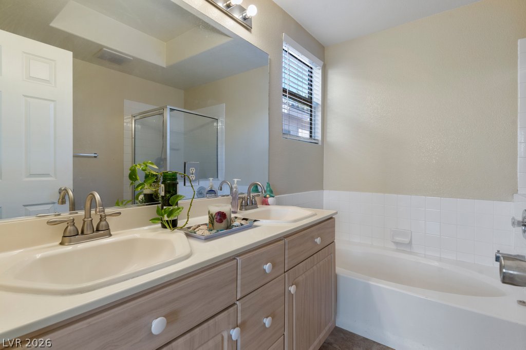 1076 Coral Desert Drive Property Photo 17