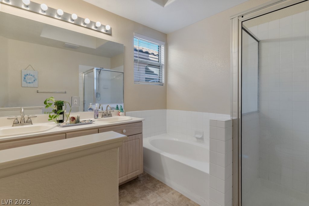 1076 Coral Desert Drive Property Photo 18