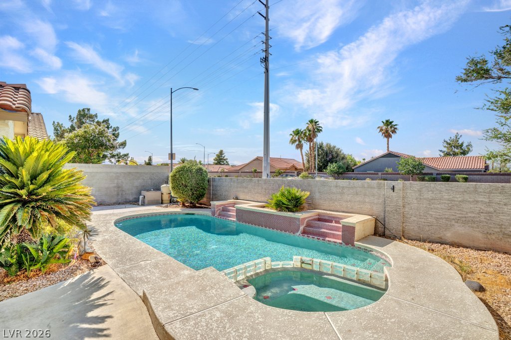 1076 Coral Desert Drive Property Photo 28