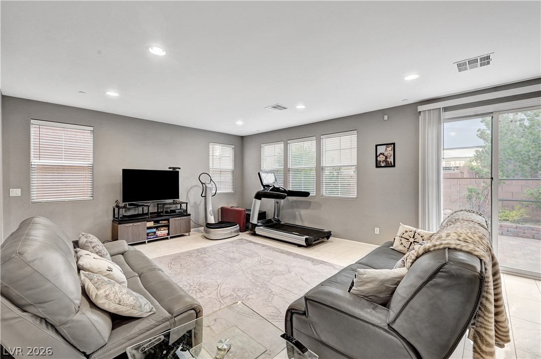 1110 Echo Pass Street Property Photo 14