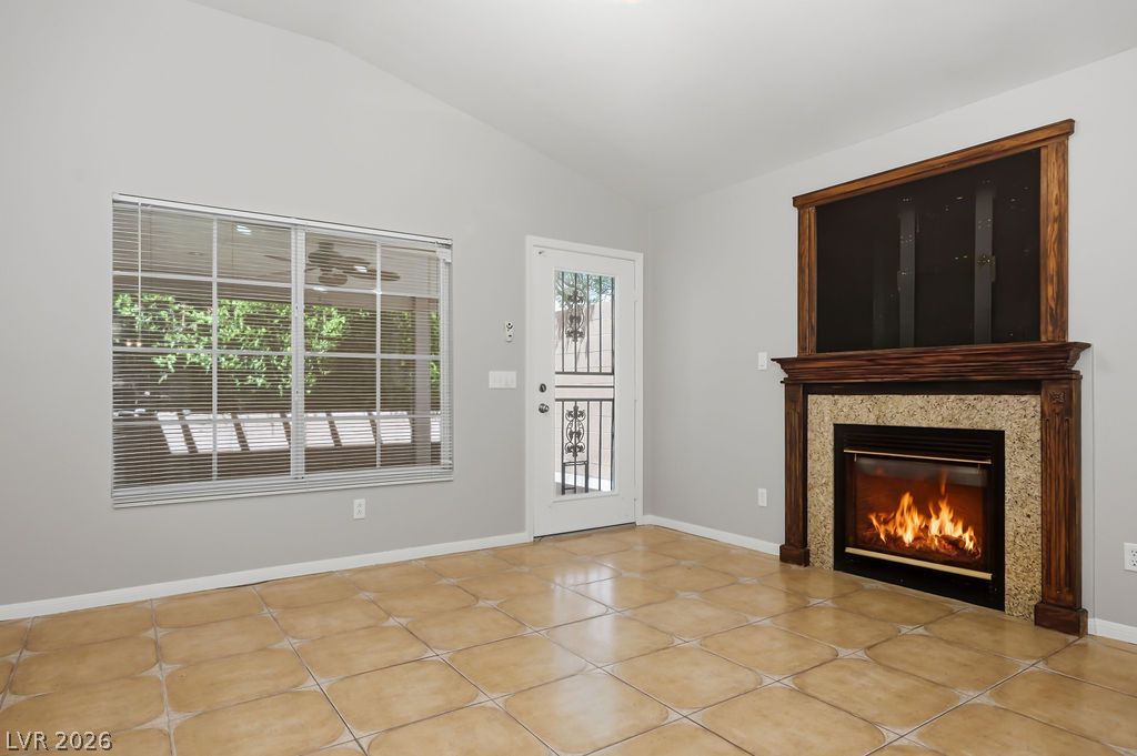5561 Merriweather Drive Property Photo 6