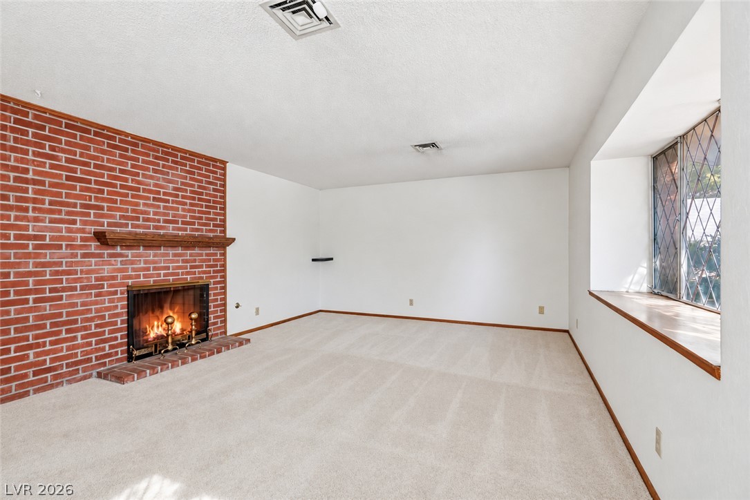 1209 Oak Tree Lane Property Photo 4