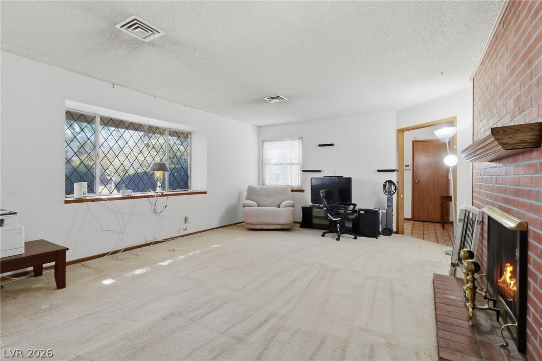 1209 Oak Tree Lane Property Photo 5