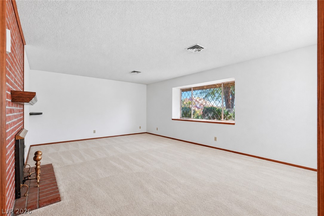 1209 Oak Tree Lane Property Photo 6