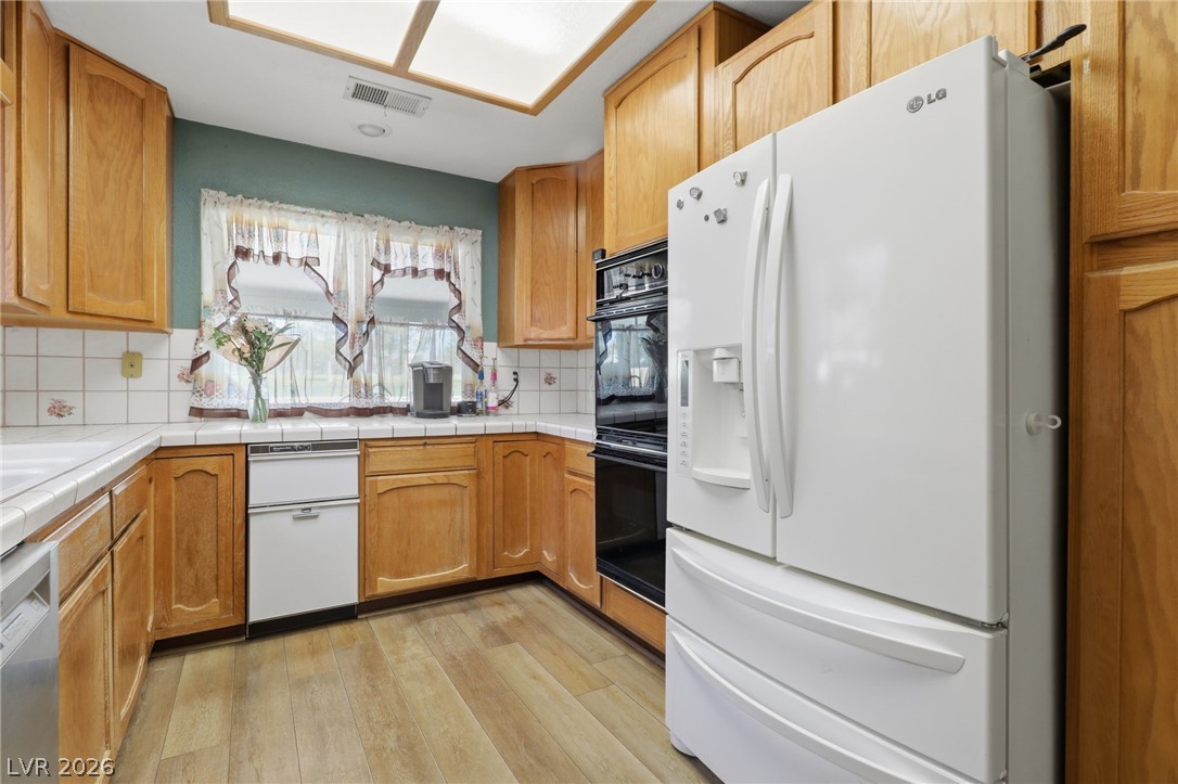 1209 Oak Tree Lane Property Photo 7
