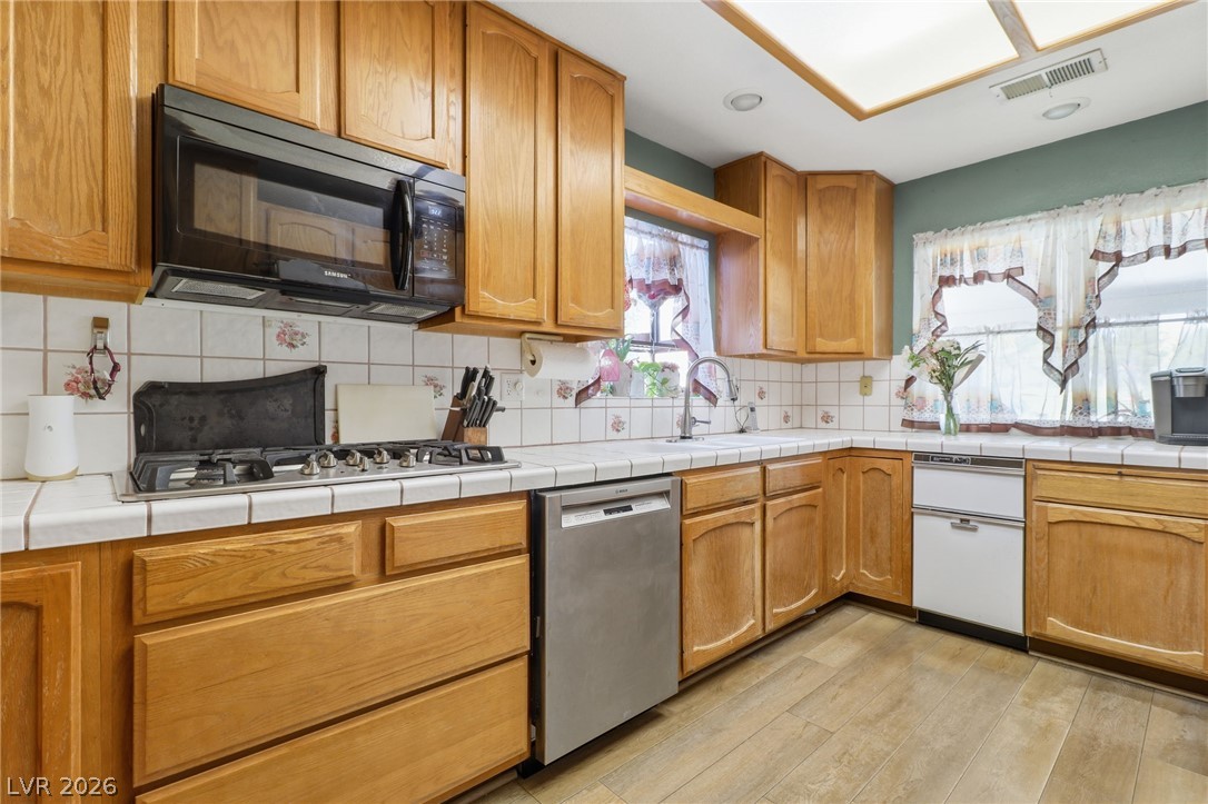 1209 Oak Tree Lane Property Photo 8
