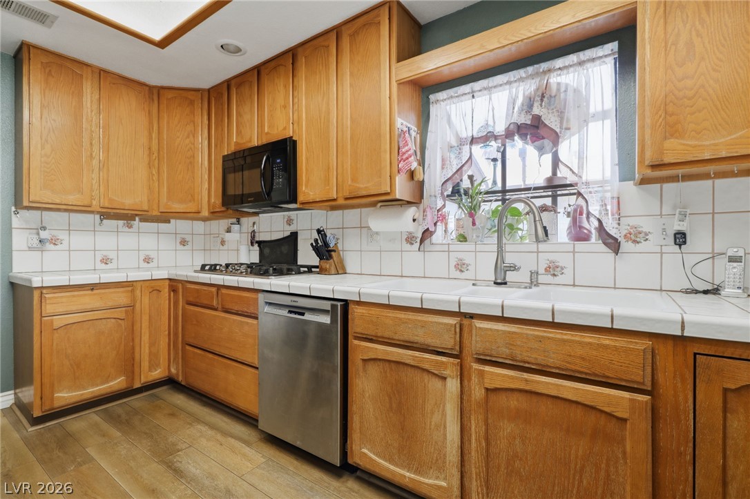 1209 Oak Tree Lane Property Photo 9