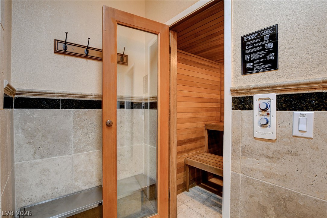 2200 South Fort Apache Road 1081 Property Photo 9
