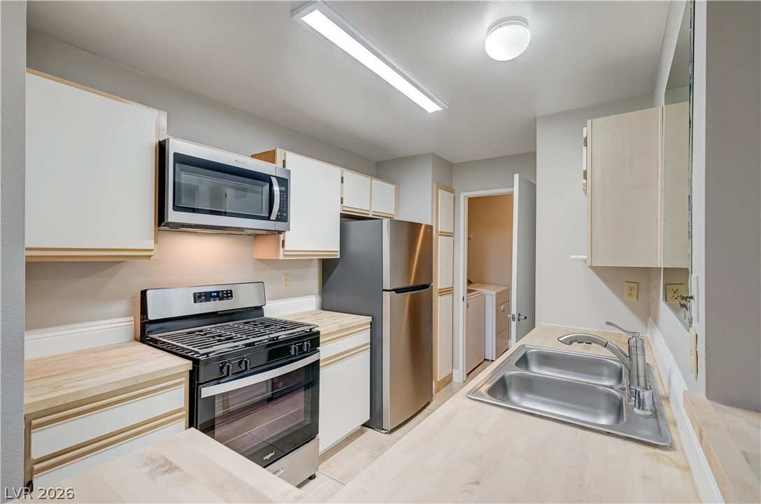 2200 South Fort Apache Road 1081 Property Photo 16