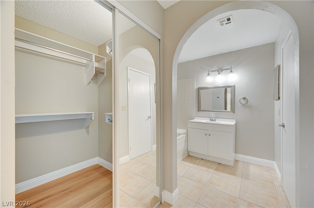 2200 South Fort Apache Road 1081 Property Photo 21