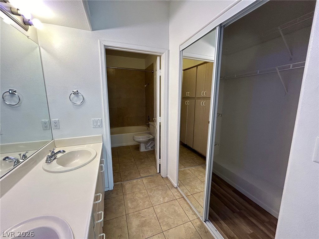1900 North Torrey Pines Drive 217 Property Photo 32