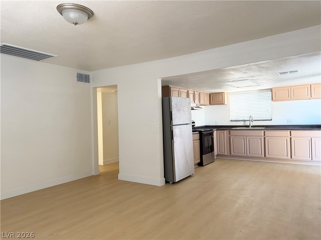 1815 Evelyn Avenue Property Photo 4
