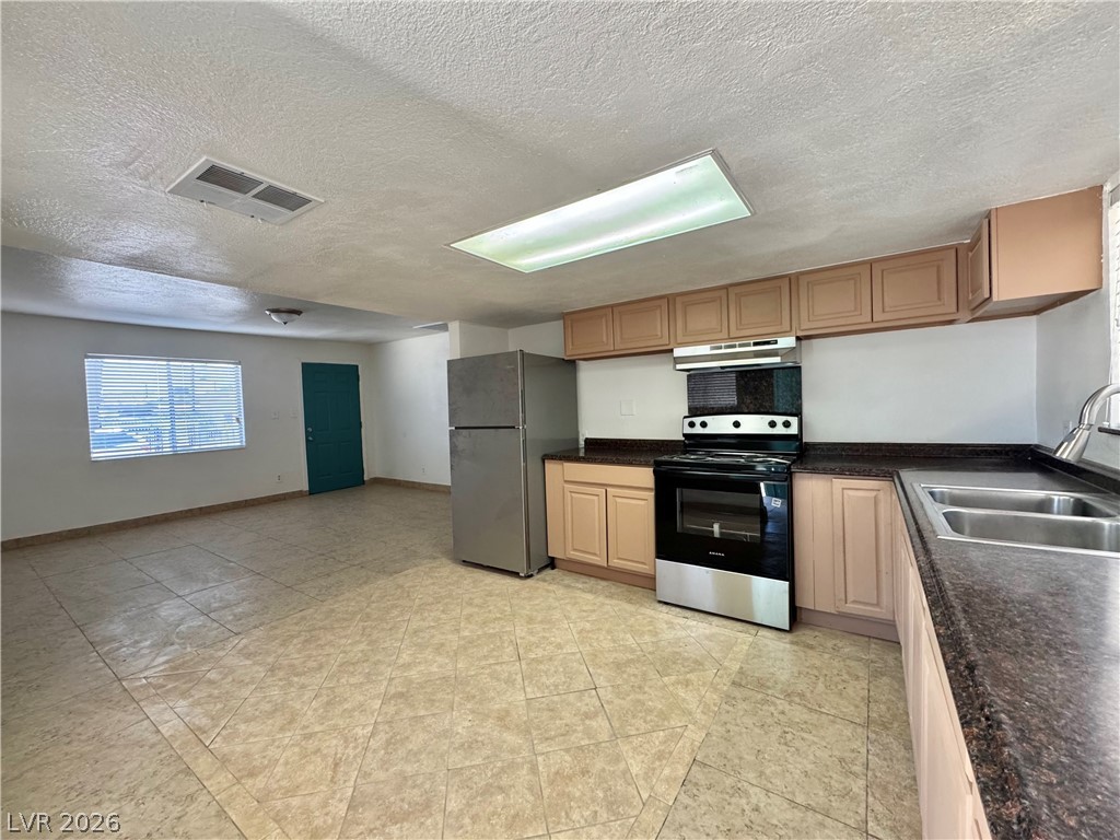 1815 Evelyn Avenue Property Photo 10