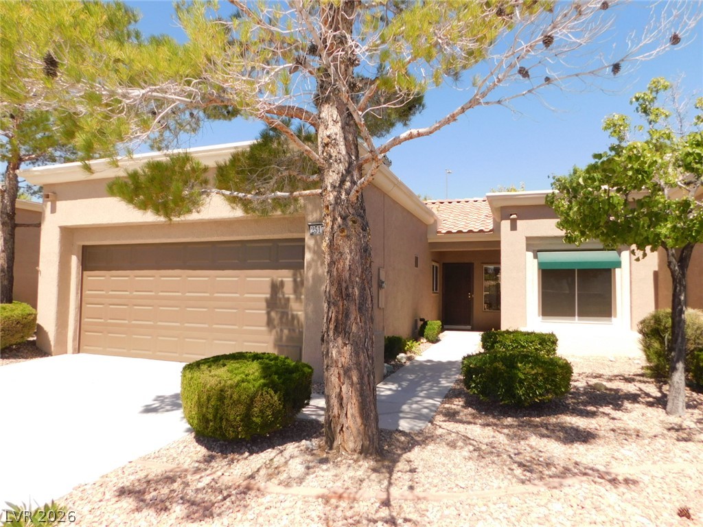 2517 Banora Point Drive Property Photo 1
