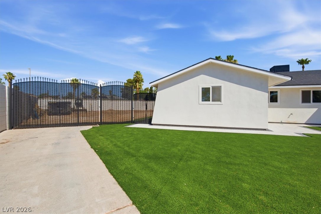 3660 West Robindale Road Property Photo 4