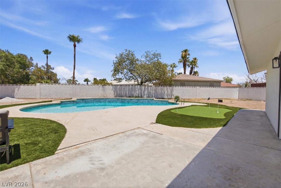3660 West Robindale Road Property Photo 11