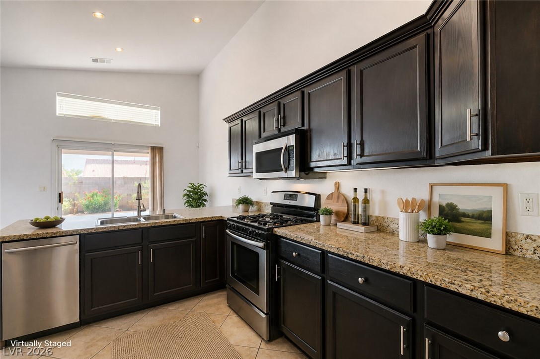 4411 Golden Palomino Lane Property Photo 4