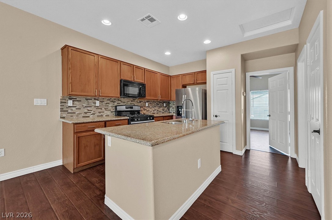 9754 Sandybuck Court Property Photo 14