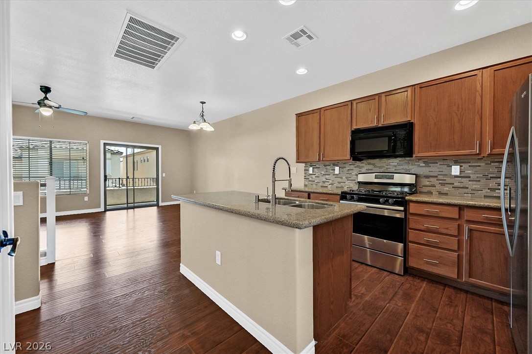 9754 Sandybuck Court Property Photo 17