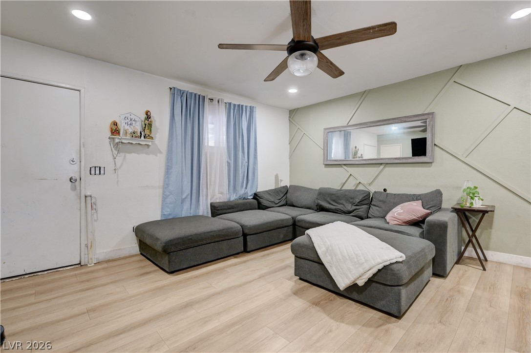 2124 Kenneth Road Property Photo 5