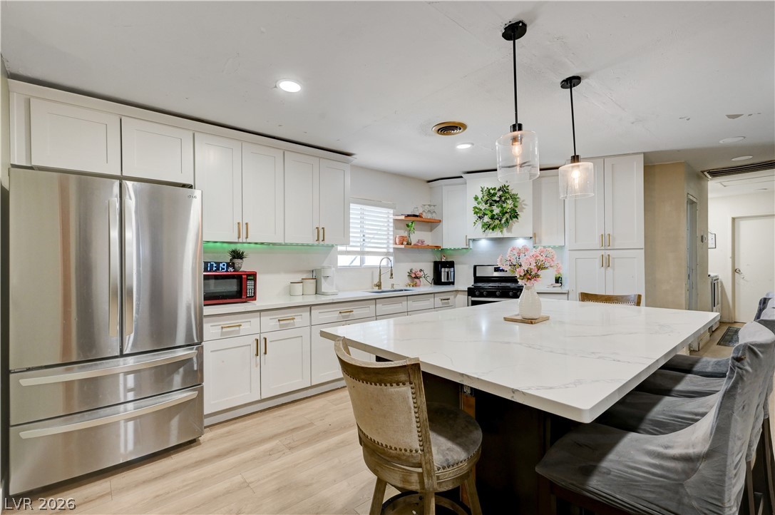 2124 Kenneth Road Property Photo 14