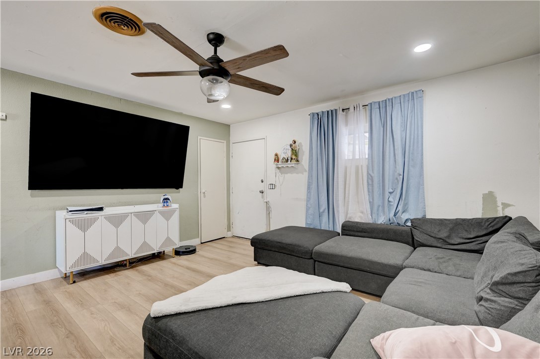 2124 Kenneth Road Property Photo 15