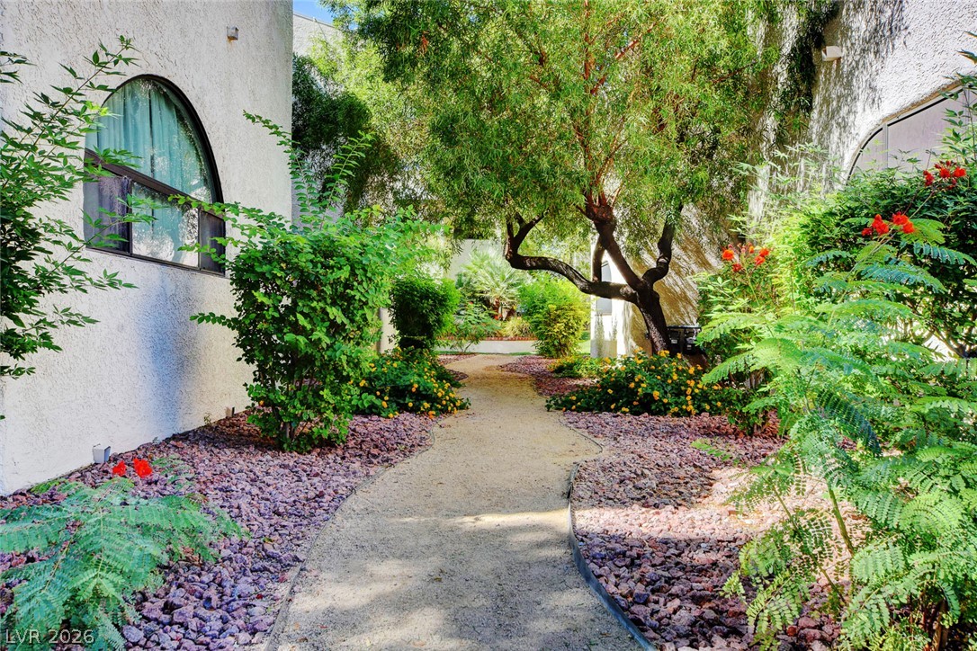 1412 Santa Margarita Street H Property Photo 9