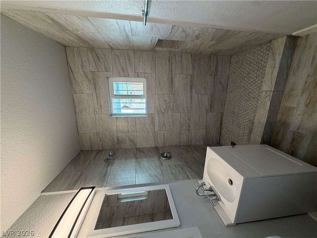 2111 Stewart Avenue B Property Photo 25