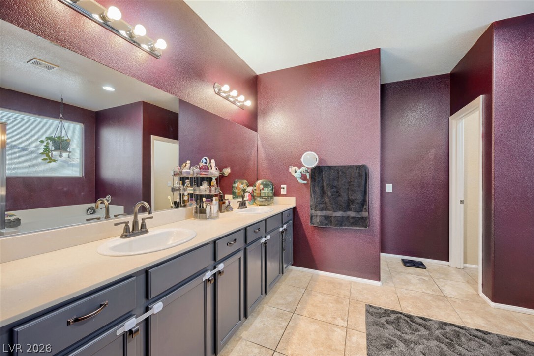 6841 Compass Cove Avenue Property Photo 2