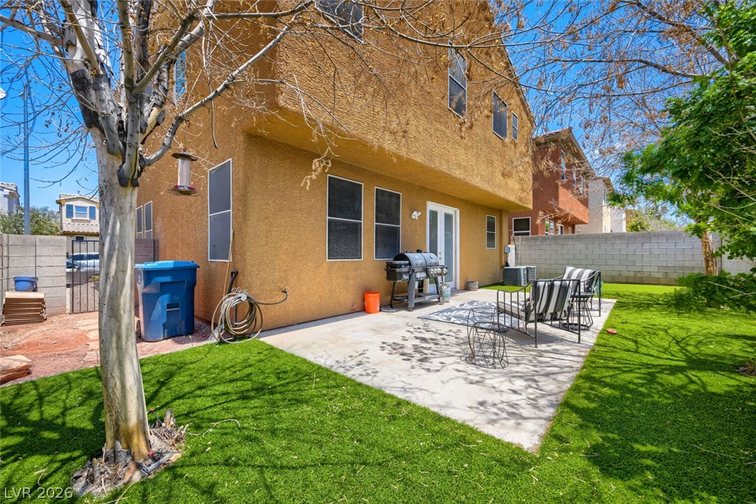 6841 Compass Cove Avenue Property Photo 3