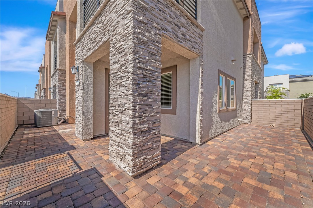 894 Cadence View Way Property Photo 2