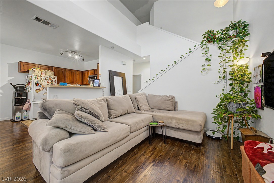 10514 Gold Shadow Avenue Property Photo 7