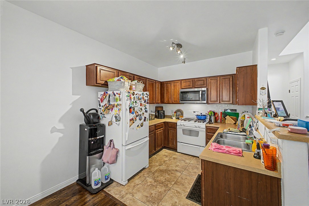 10514 Gold Shadow Avenue Property Photo 10