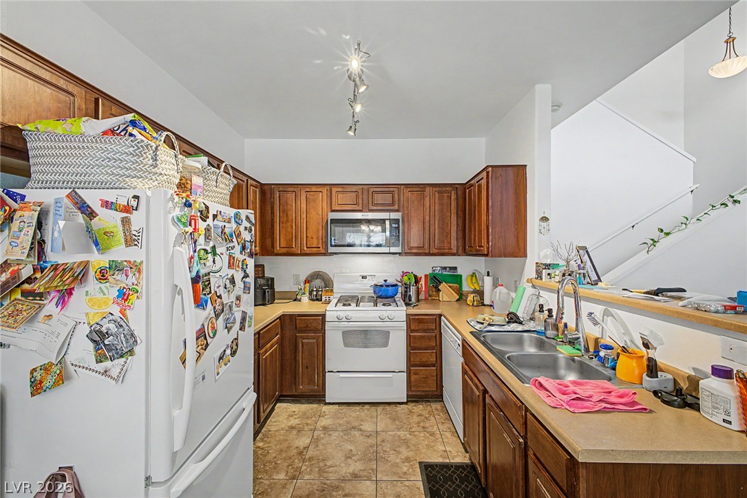 10514 Gold Shadow Avenue Property Photo 11