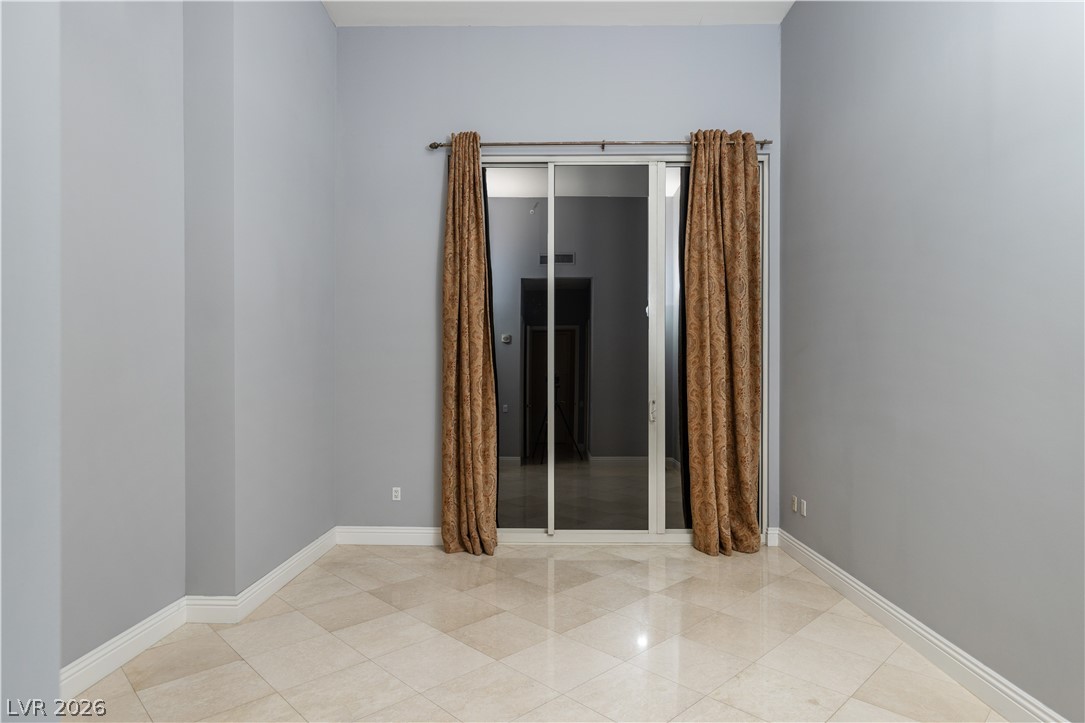 2747 Paradise Road 106 Property Photo 6