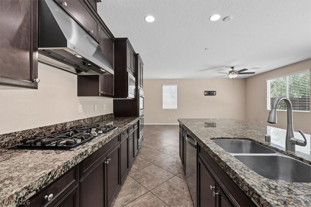10429 Deer Heights Street Property Photo 8