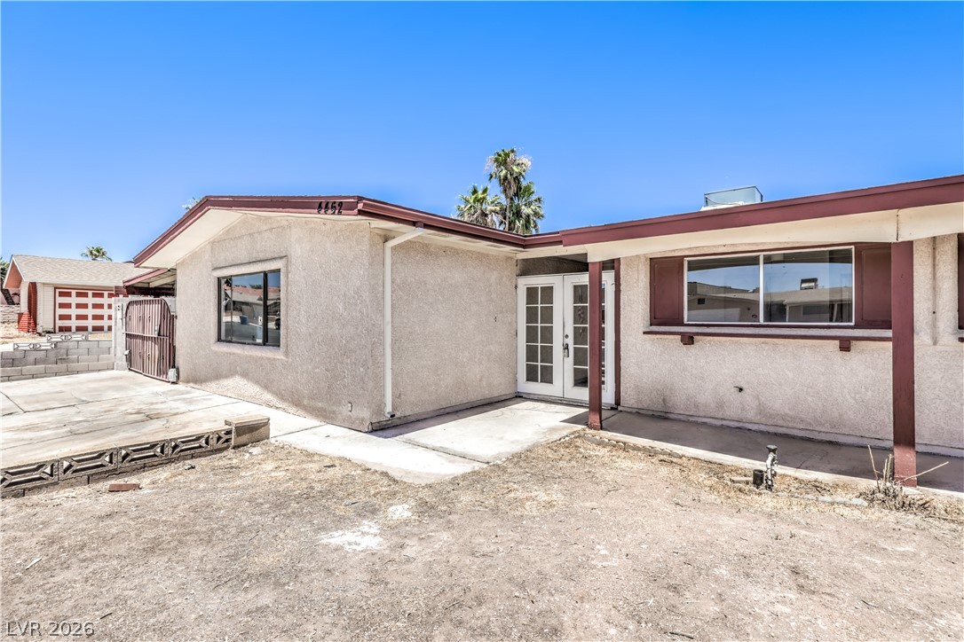 4462 Newton Drive Property Photo 4