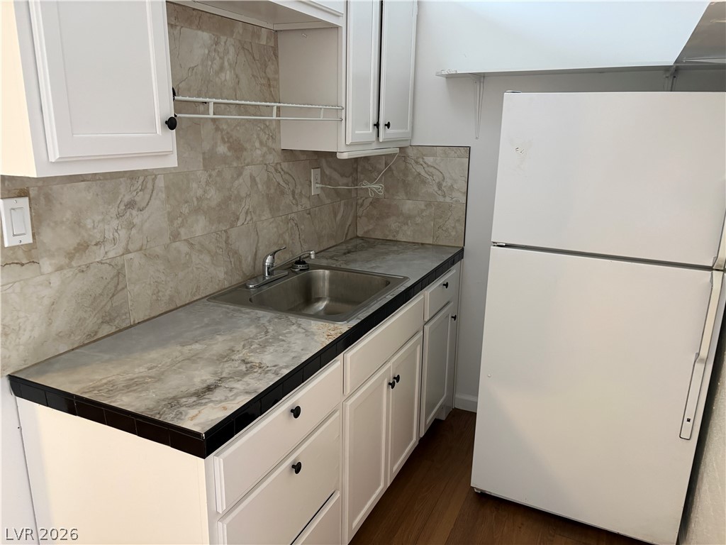 2125 Elm Avenue 2 Property Photo 3