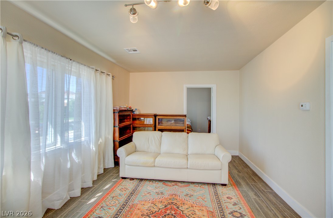 533 Date Street Property Photo 2