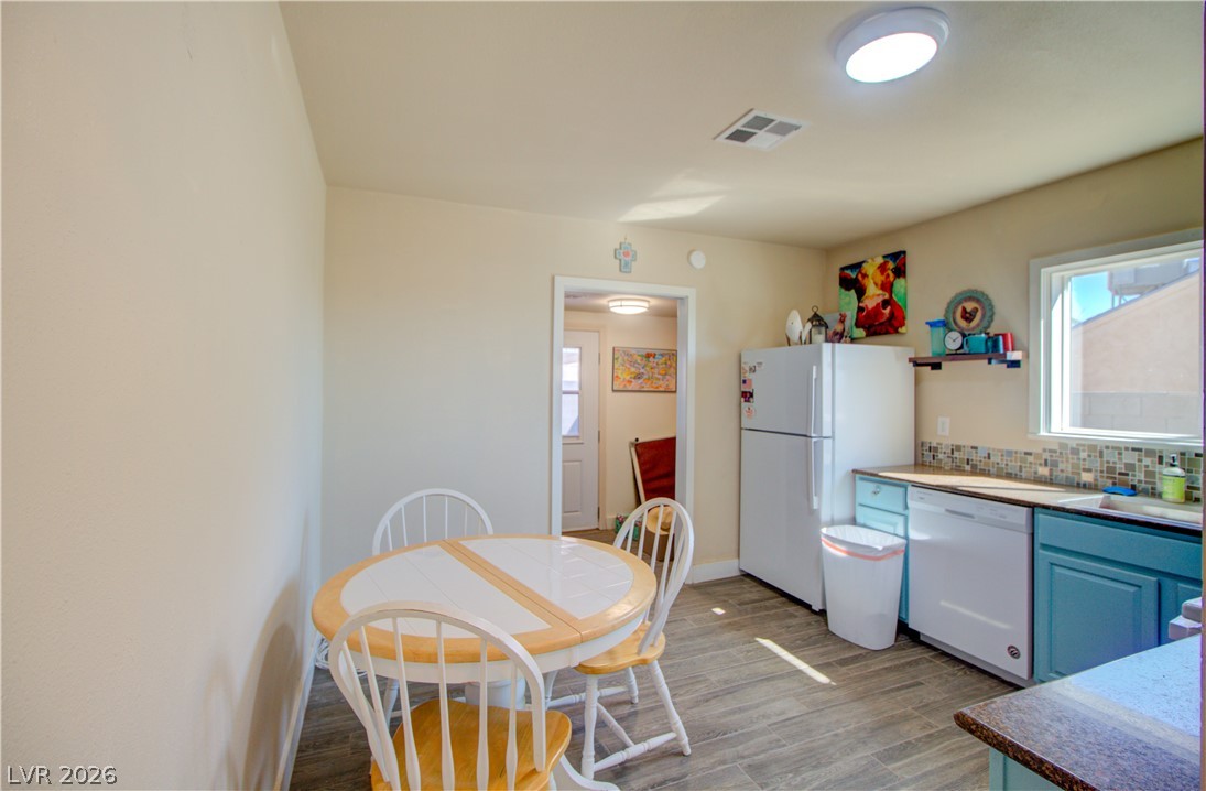 533 Date Street Property Photo 5