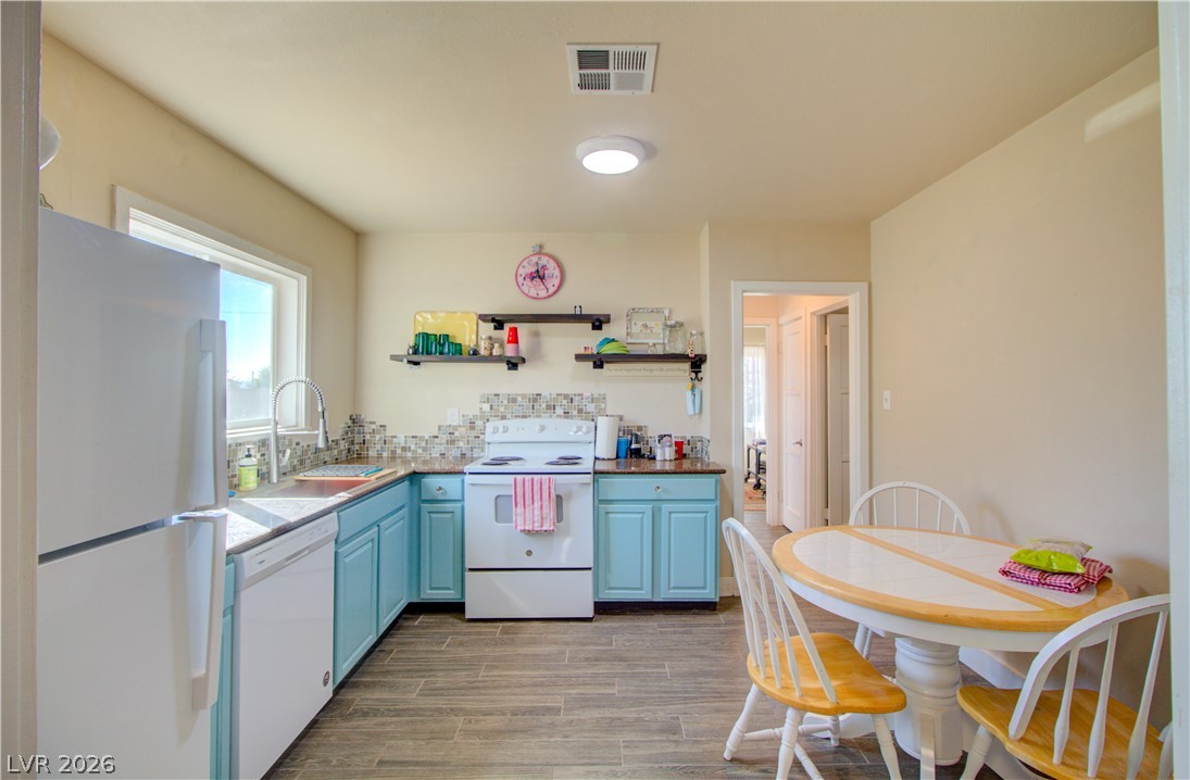 533 Date Street Property Photo 8