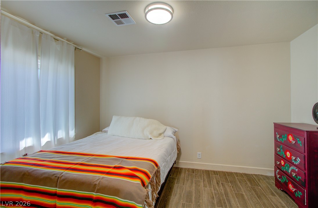 533 Date Street Property Photo 9