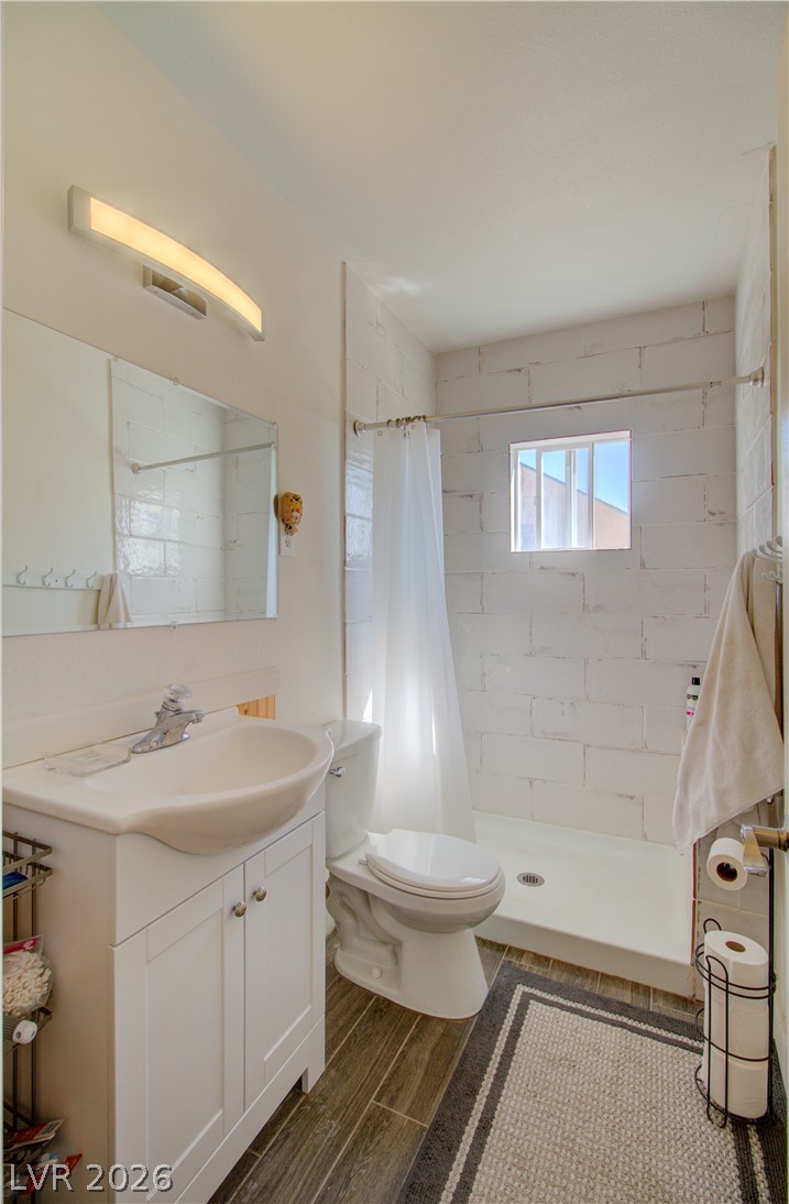 533 Date Street Property Photo 10