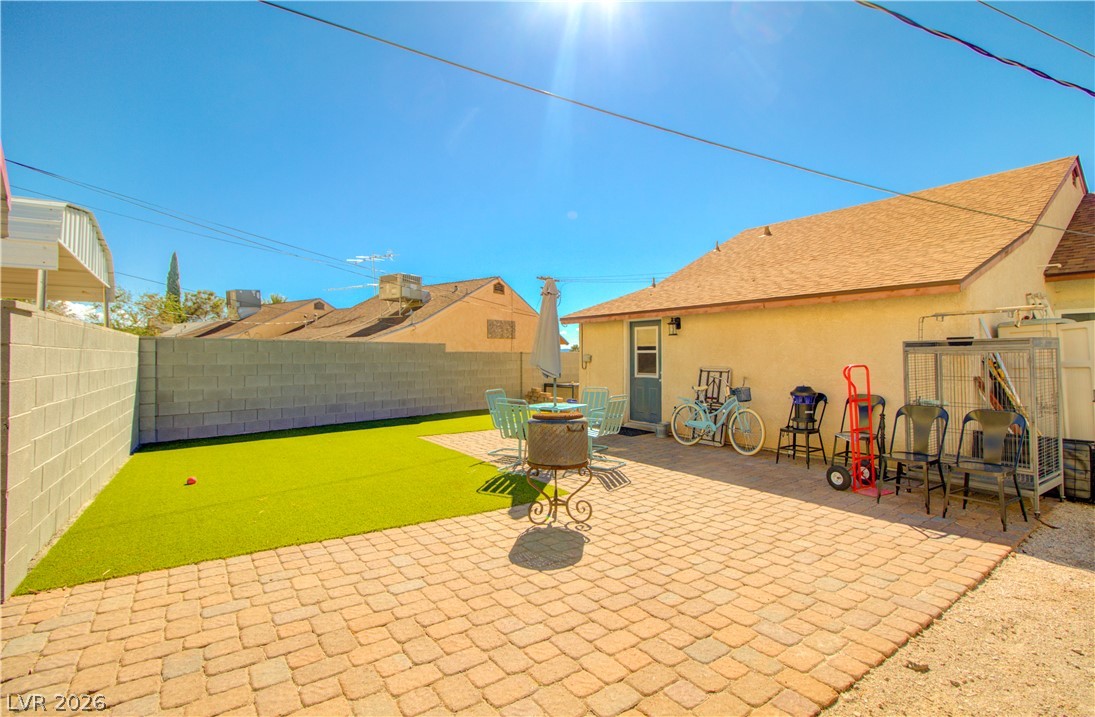 533 Date Street Property Photo 12