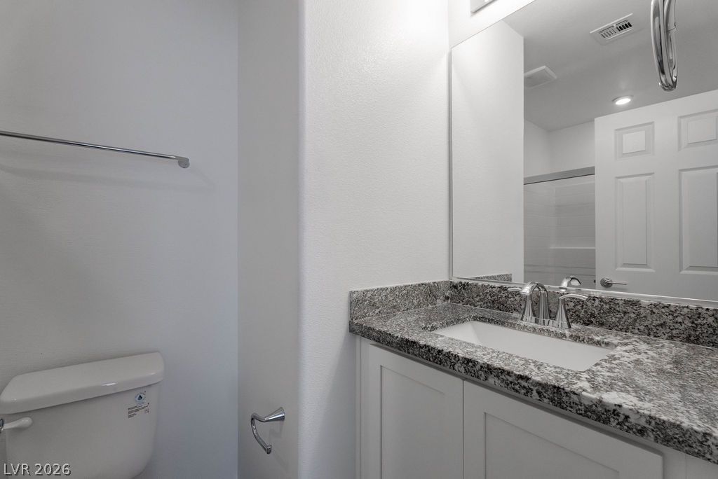 902 Bronzite Street Property Photo 7