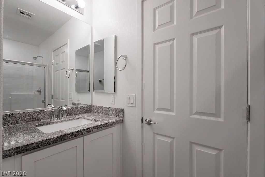 902 Bronzite Street Property Photo 9