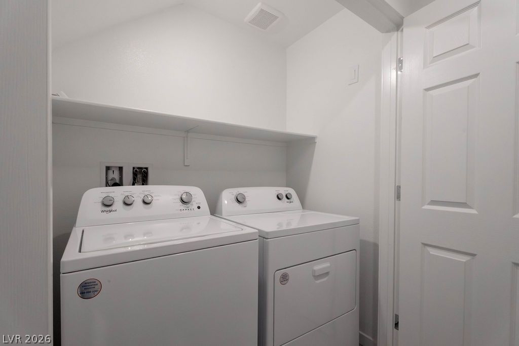902 Bronzite Street Property Photo 11